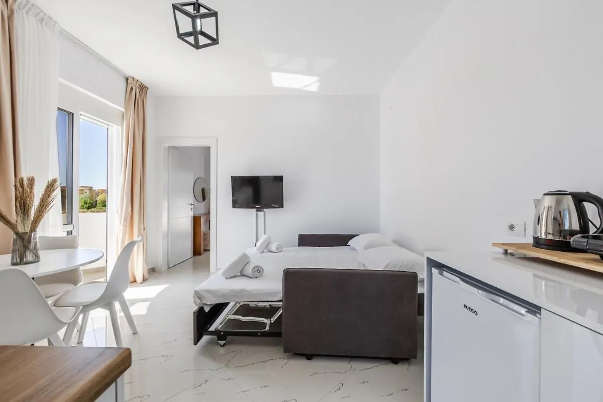 Apartment With Ac And Balcony Golem